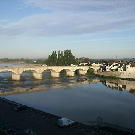 Les Fleurons B&B Amboise Bilik gambar